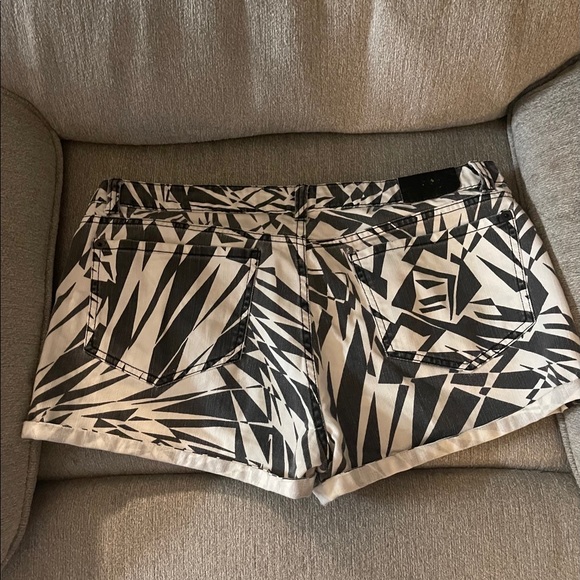 Authentic Icon Shorts - Picture 6 of 10